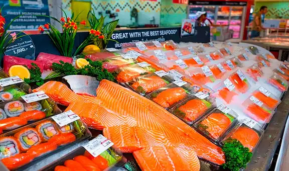 FDA ordena retiro de salmón en una popular cadena de supermercados en EE. UU.: cómo detectarlos y qué hacer si compraste uno