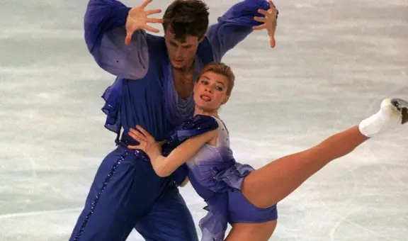 Esposos campeones del mundo en patinaje artístico se encontraban en el avión de American Airlines que chocó con el Black Hawk