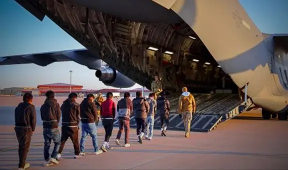 Llegan los primeros peruanos deportados de Estados Unidos por medidas de Donald Trump