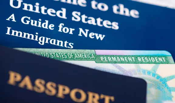 ¡Mucha atención, inmigrante! Obligaciones fiscales que los titulares de la Green Card deben cumplir en Estados Unidos
