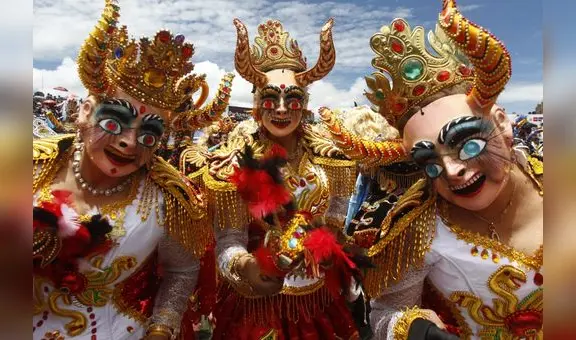 Puno se viste de danzas y colores en la celebración a la Virgen de la Candelaria