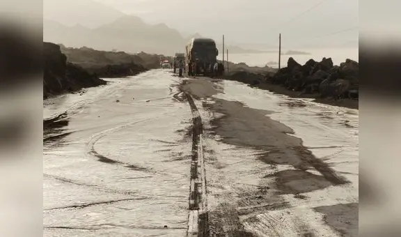 Arequipa: nuevo huaico bloquea Panamericana Sur y vehículos se encuentran varados