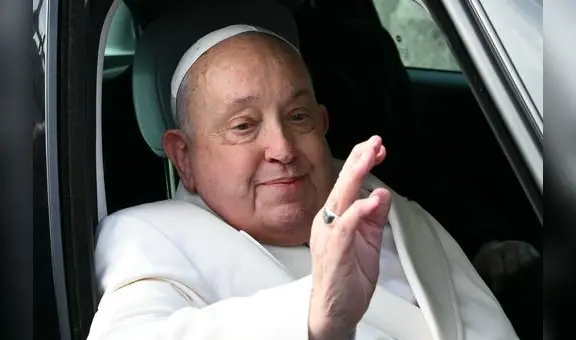 El papa Francisco fue hospitalizado por una bronquitis persistente que le dificulta respirar