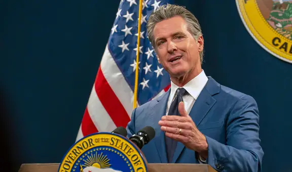 La nueva orden ejecutiva de Gavin Newsom para ayudar a víctimas de los incendios en California a reconstruir sus casas
