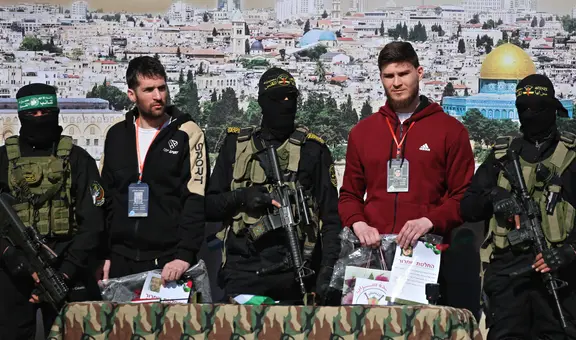 Hamás libera a 3 rehenes israelíes a cambio de presos palestinos tras disputa que puso en peligro alto al fuego en Gaza