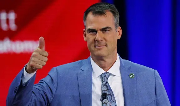 Atención, estudiantes inmigrantes en Oklahoma: Kevin Stitt frena plan para exigir prueba de ciudadanía en escuelas