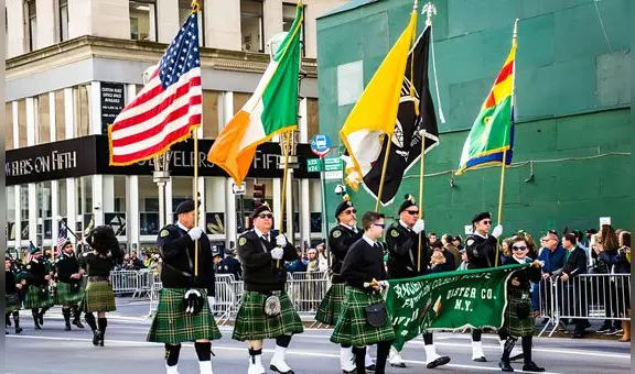 Día de San Patricio 2025: cuándo se celebra y por qué es una fiesta llena de cerveza y tréboles en Estados Unidos