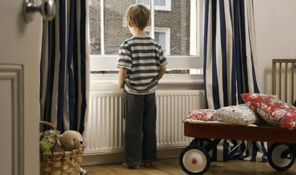 ¿Pueden los niños quedarse solos en casa en Florida? Esto dicen las leyes y expertos sobre si existe una edad mínima o no