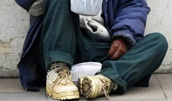 Hombre que vivía en pobreza extrema se llevó una gran sorpresa al descubrir que era millonario: una fortuna estaba a su nombre