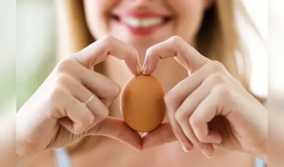 Ni frito ni revuelto: el error al cocinar huevo que reduce su proteína y la mejor forma de prepararlo