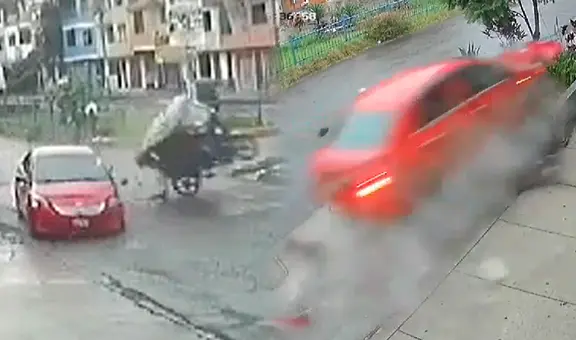 Mototaxista sobrevive a violento choque de auto que iba a excesiva velocidad en Ate: cámaras captan el accidente
