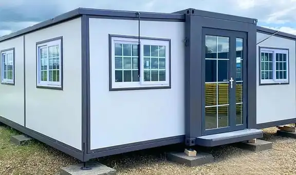 Cómo es la casa prefabricada que Amazon entrega por correo y que puede armarse en pocos días en Estados Unidos