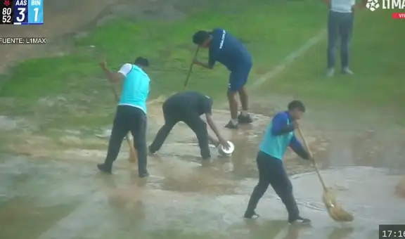 Lluvia torrencial suspendió el Alianza Atlético vs Binacional por un momento: tuvieron que sacar agua del campo