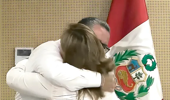 Dina Boluarte teme caída de su Gobierno antes del 2026 y defiende a Juan José Santiváñez