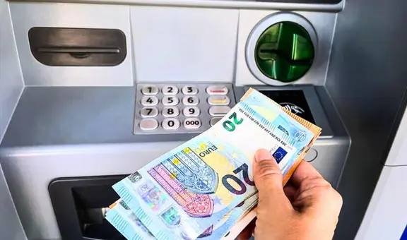 Joven despertó con 40 millones de euros en su cuenta por error: la vez que un banco pagó millonario monto a su cliente