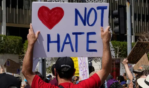 Nuevo informe revela preocupante incremento de crímenes de odio en California: "Tenemos un problema con el racismo en EE. UU."
