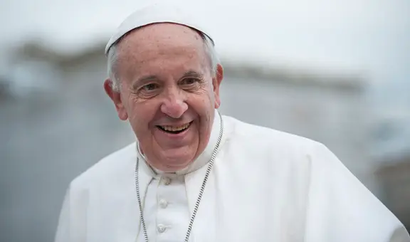 Papa Francisco se mantiene "estable" tras sufrir crisis respiratorias agudas, informó el Vaticano