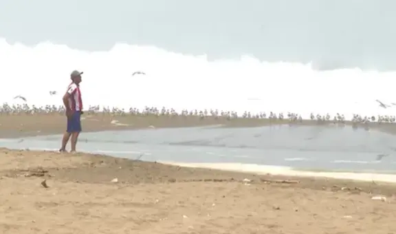 Tragedia en Santa Rosa: menor desaparece tras intentar salvar a su hermano y amigo arrastrados por el mar