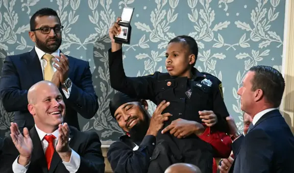 Trump sorprende a niño de 13 años, sobreviviente de cáncer cerebral, al nombrarlo agente del Servicio Secreto en su discurso