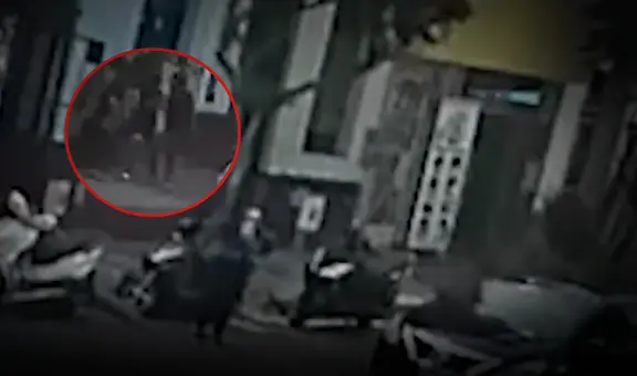 Delincuentes armados roban S/20.000 a mujer que apenas había retirado del banco: cámaras captan violento asalto en Breña