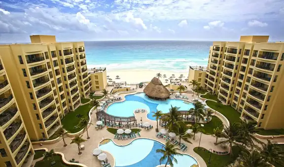 Escándalo en Cancún: arrestan a pareja estadounidense por fraude millonario a hotel en Quintana Roo