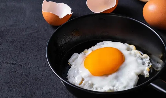 Con este método puedes evitar que los huevos fritos se peguen a la sartén: solo necesitas un ingrediente que usas en tu cocina