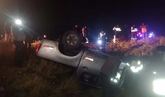 Puno: conductor queda grave tras volcar su camioneta