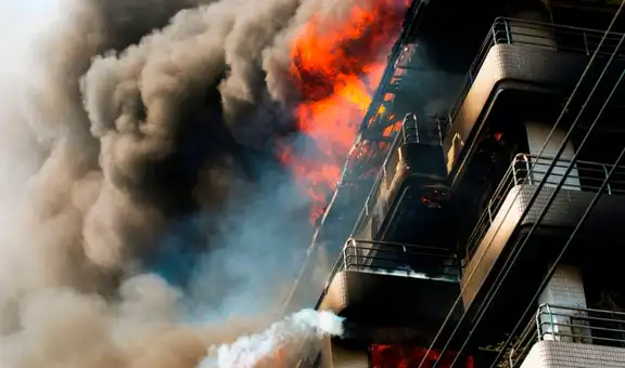 Nueva York: incendio mortal de un rascacielo en el Upper West Side de Manhattan cobra la vida de una mujer y deja en estado crítico a otra