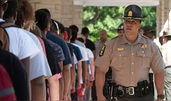 Illinois: proyecto de ley podría legalizar "ataques" de personas con problemas de salud mental a los agentes de policía