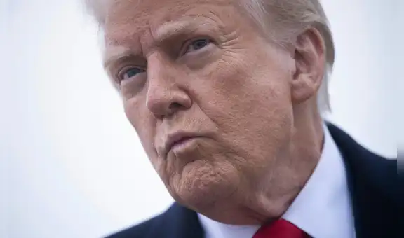 Trump firma nueva orden ejecutiva para desmantelar La Voz de América y otras 6 agencias: "Por favor, revise su correo"