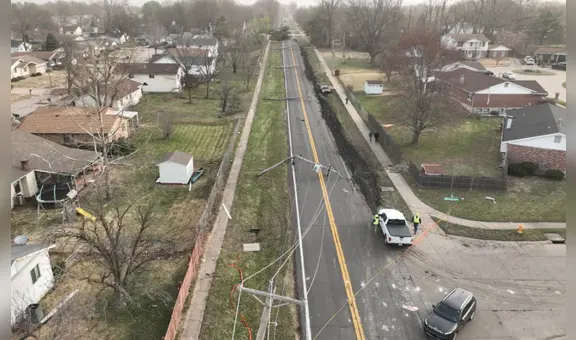 Tornado en Missouri deja 10 muertos y tormentas en Texas y Arkansas causan otras 6 víctimas, más de 300.000 sin electricidad