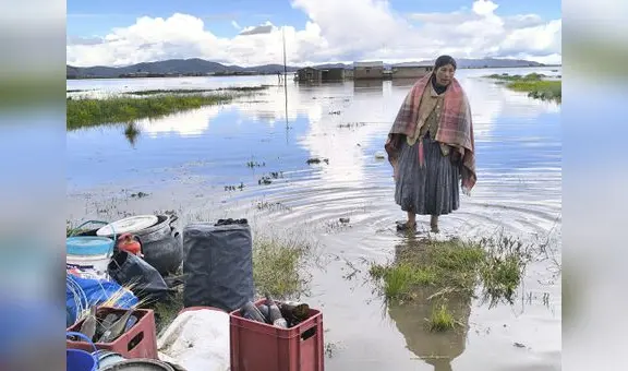 Lluvias en Puno y Ayacucho inundan casas, vías y colegios