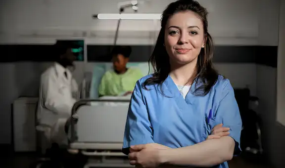 ¿Cuánto gana una enfermera en Estados Unidos? Montos, sectores de empleo y estados donde pagan más