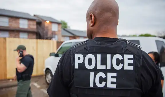 Duro golpe para ICE: agentes migratorios en Chicago enfrentan demandas federales por arrestos ilegales a inmigrantes