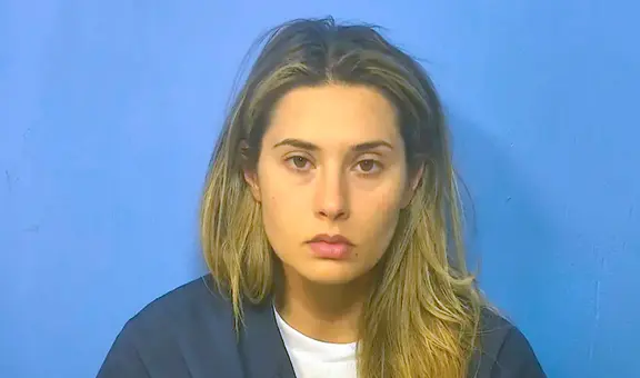 Arrestan a profesora de educación especial tras ser acusada de abusar sexualmente de un estudiante en Chicago