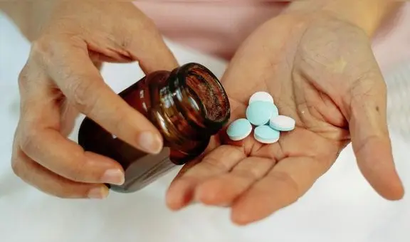 Enfermera es acusada de asesinar a su amiga "con cáncer" para cobrar un seguro: manipuló los medicamentos durante años