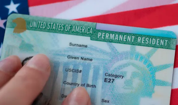 Duro golpe de Trump: USCIS suspende solicitudes de Green Card para este grupo de inmigrantes en EEUU