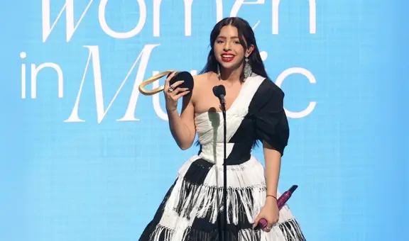 Ángela Aguilar se pronuncia tras nueva canción de Cazzu en la gala Women in Music 2025: "Cargo el juicio de una historia que nunca conté"