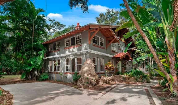 Histórica casa con más de 100 años de antigüedad es vendida por primera vez por familiares: valor supera los US$2,50 millones