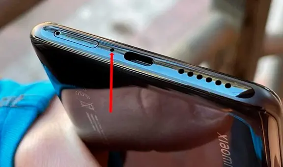 ¿Sabes para qué sirve el agujero en la parte inferior de los teléfonos? Su función es más importante de lo que imaginas