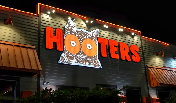 Hooters: reconocida cadena de restaurante se declara en bancarrota en Estados Unidos y venderá sus 100 locales