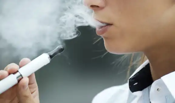 FDA gana apoyo de la Corte Suprema de EEUU para prohibir los cigarrillos electrónicos saborizados a menores