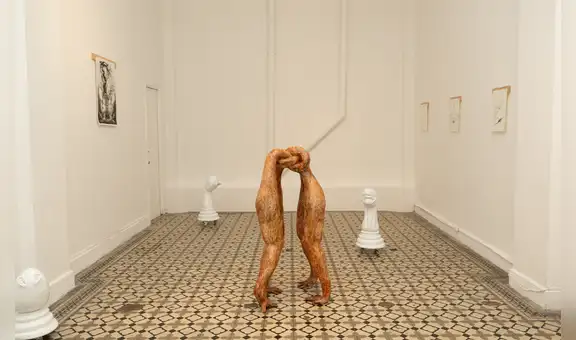 Los juegos vinculantes: sobre la exposición "Una costumbre" de Nadia Arce