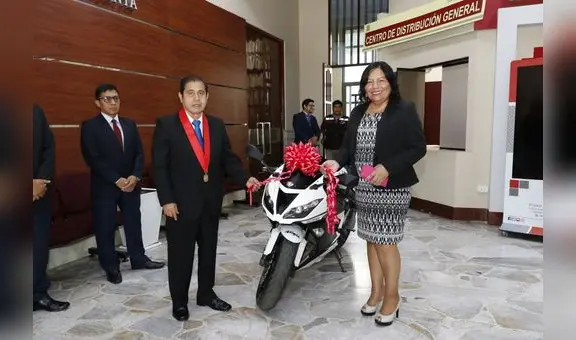 Corte Superior de Justicia del Santa recibió motocicleta de Pronabi en cesión de uso