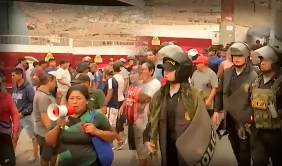 Colectiveros de San Juan de Lurigancho protestan por ola de extorsiones: "Nos quieren cobrar S/100 semanal"