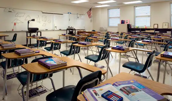 Buenas noticias para escolares de Florida: proponen eliminar algunos requisitos para obtener la graduación en colegios públicos