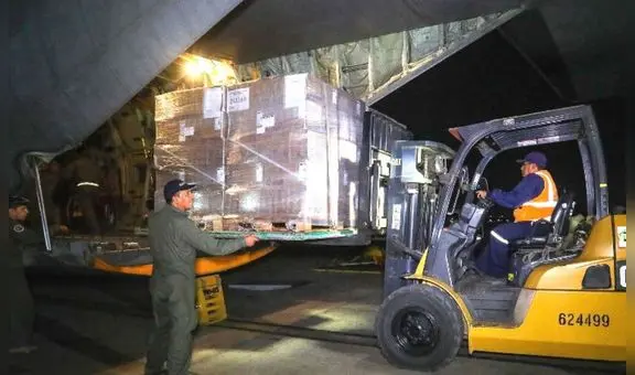 Perú recibe primeros 14.000 frascos de suero fisiológico donados de Paraguay: "Lima ya está abastecida"