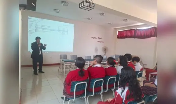 Más de 100 estudiantes participaron en charla educativa sobre los derechos y deberes de niños y adolescentes