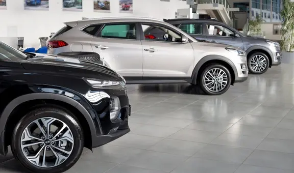 Venta de vehículos nuevos creció en marzo, pero riesgos por elecciones y aranceles podrían afectar avance