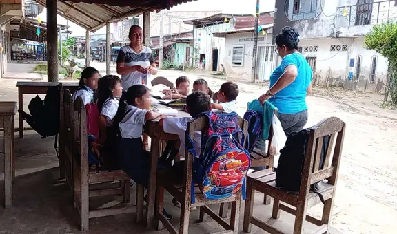 Iquitos: estudiantes reciben clases en la calle tras inundación de su colegio